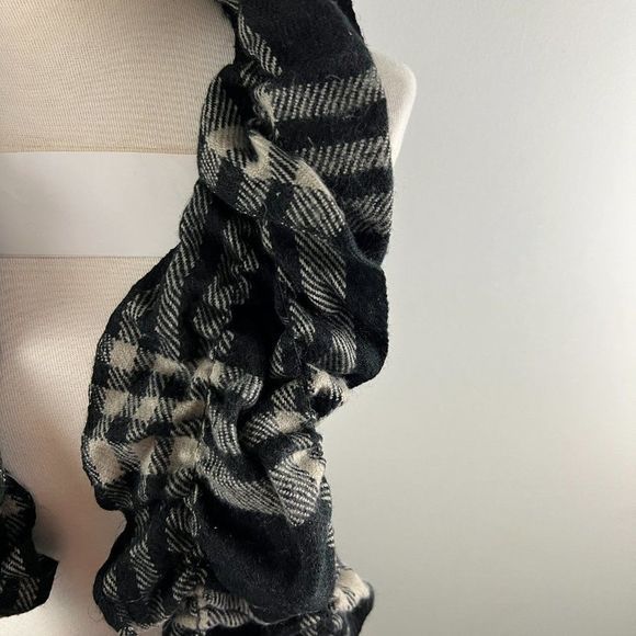🌿4/$35🌿 BLUENOTES Black Brown Plaid Scarf - Picture 3 of 5